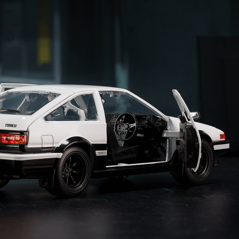 Initial D 1:24 Toyota Trueno AE-86 w/ Takumi PDP 02