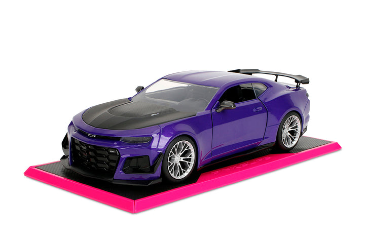 Pink Slips Autumn Spooner's Chevrolet Camaro ZL1, 1:24 Scale Vehicle (Wave 18) - (PRE-ORDER)