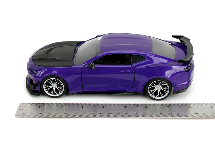 Pink Slips Autumn Spooner's Chevrolet Camaro ZL1, 1:24 Scale Vehicle (Wave 18) - (PRE-ORDER)