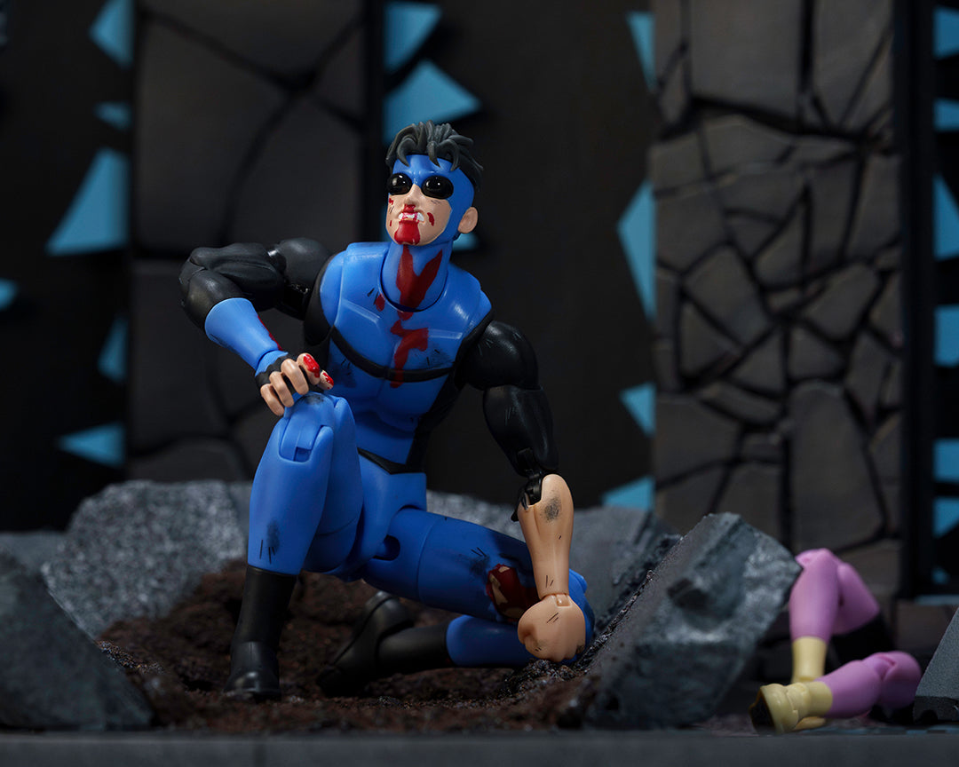 Invincible 1/12 Scale Action Figure Battle Damaged Deluxe Exclusive [ORDERS START 7/23/2026]