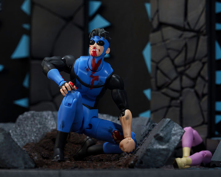 Invincible 1/12 Scale Action Figure Battle Damaged Deluxe Exclusive [ORDERS START 7/23/2026]