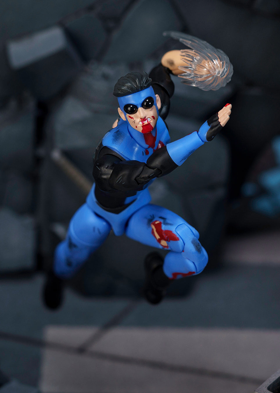 Invincible 1/12 Scale Action Figure Battle Damaged Deluxe Exclusive [ORDERS START 7/23/2026]