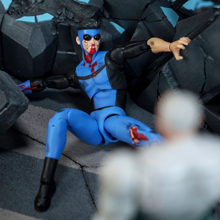 Invincible 1/12 Scale Action Figure Battle Damaged Deluxe Exclusive [ORDERS START 7/23/2026]
