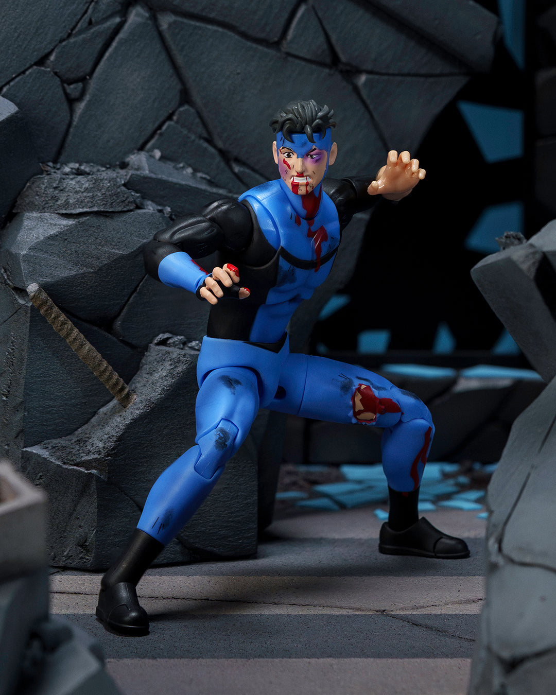 Invincible 1/12 Scale Action Figure Battle Damaged Deluxe Exclusive [ORDERS START 7/23/2026]