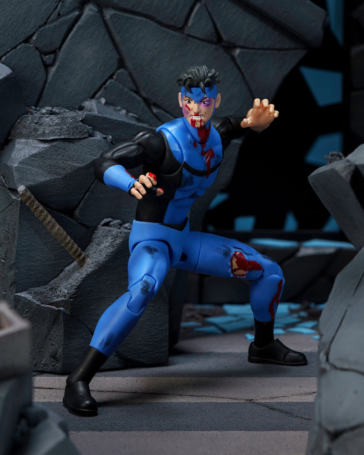 Invincible 1/12 Scale Action Figure Battle Damaged Deluxe Exclusive [ORDERS START 7/23/2026]