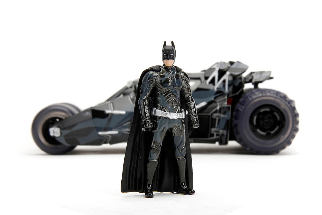 Jada Toys Batmobile The Dark Knight échelle 1/24 Avec Figurine Batman - Voiture Die-cast
