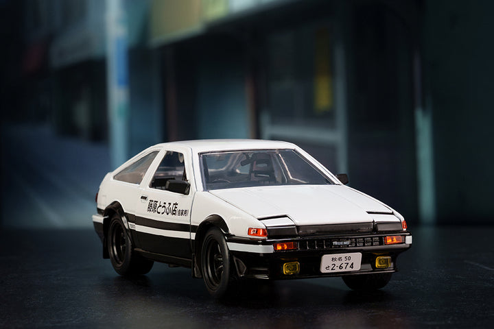 Initial D 1:24 Toyota Trueno AE-86 w/ Takumi Social 06
