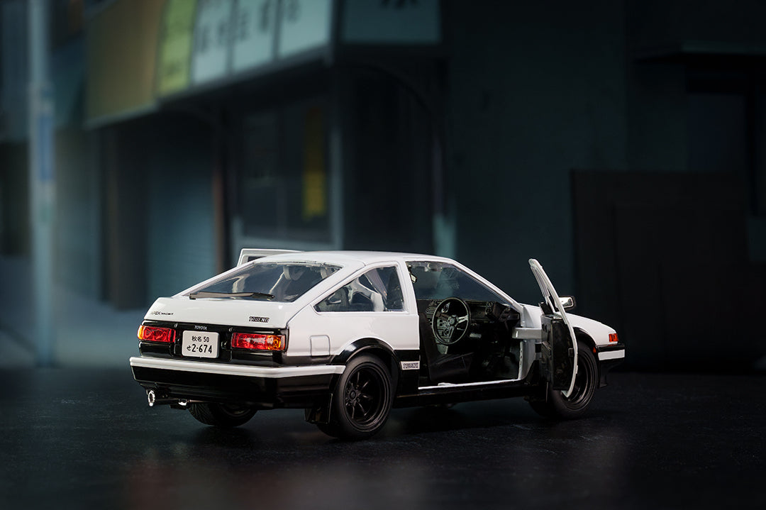 Initial D 1:24 Toyota Trueno AE-86 w/ Takumi Social 10