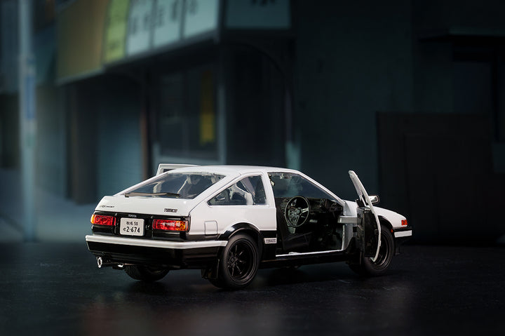 Initial D 1:24 Toyota Trueno AE-86 w/ Takumi Social 10