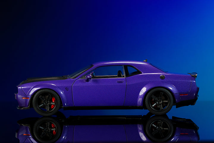 Pink Slips 1:18 Dodge Challenger Demon Social 02