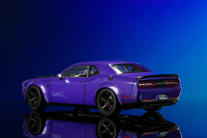 Pink Slips 1:18 Dodge Challenger Demon Social 03