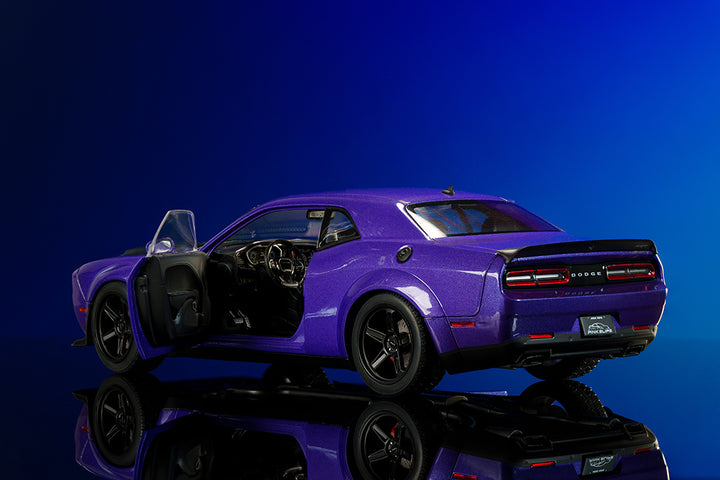 Pink Slips 1:18 Dodge Challenger Demon Social 04