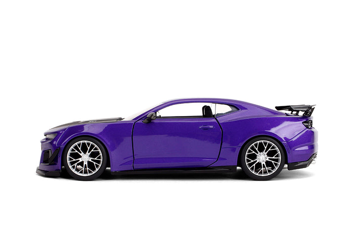 Pink Slips Autumn Spooner's Chevrolet Camaro ZL1, 1:24 Scale Vehicle (Wave 18) - PRE-ORDER