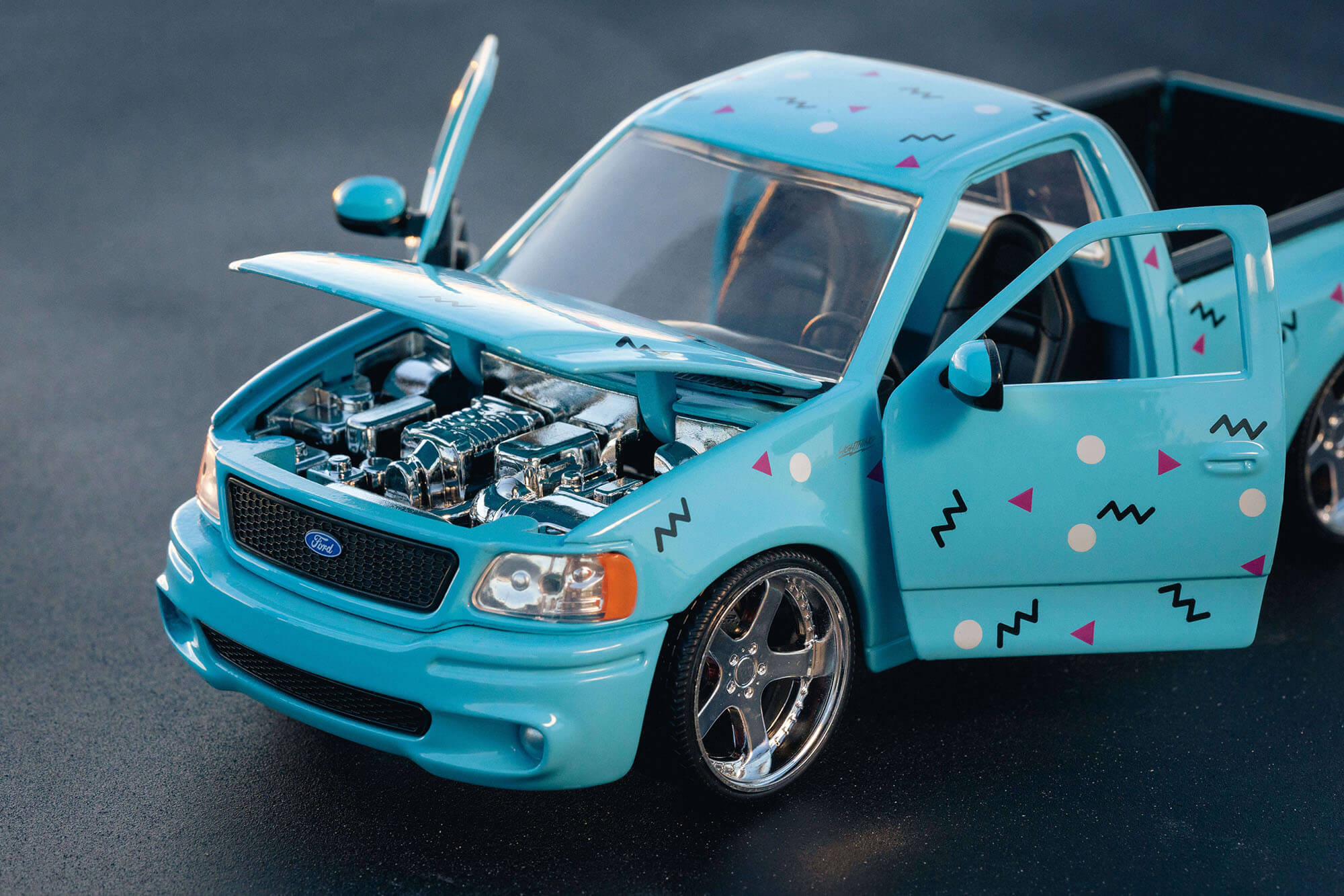 I Love The90's 1999 Ford F-150 SVT Lightning 1:24 Scale