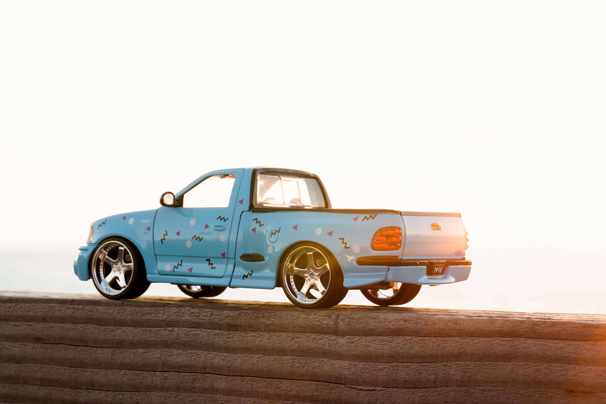 ミニカー I LOVE THE 1990&#39;s 1999 FORD F-150 SVT Amazon.com: Jada Toys I Love The 90's 1:24 1999 Ford F150